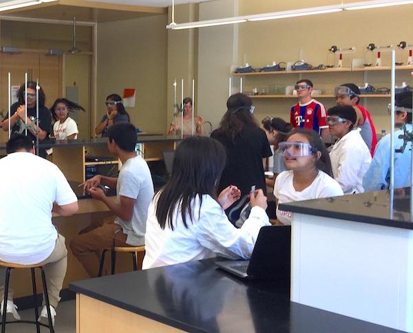 Juntos campers working in Linus Pauling lab