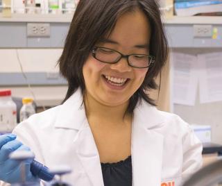 Trisha Chau working in an Oregon State University laboratory